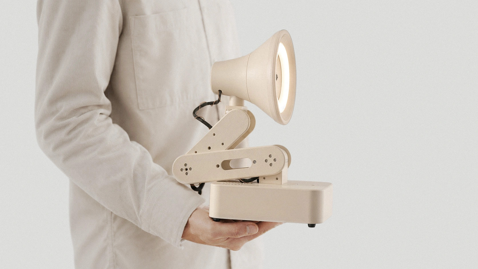 ИИ-робот-компаньон Autonomous Lamp
